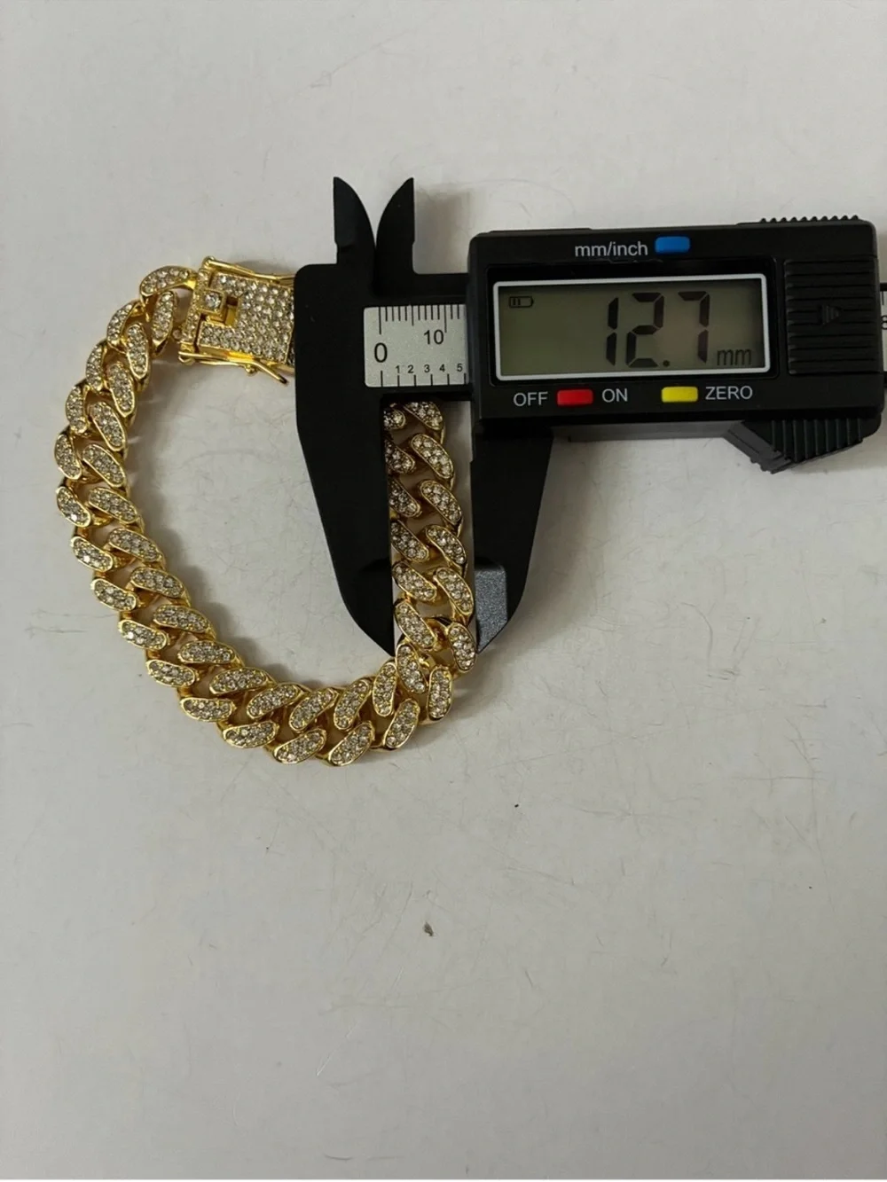 N/A luxurious gold